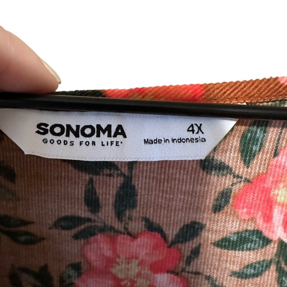 NWOT. Sonoma Goods For Life 4X floral peasant top. 3/4’s sleeve top with v neck. - Picture 6 of 8